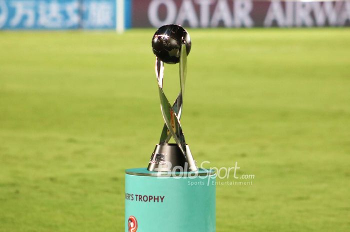 Trofi Piala Dunia U-17 2023 pada babak final antara Timnas U-17 Jerman dan Prancis di Stadion Manahan, Surakarta pada Sabtu (2/12/2023) malam hari WIB.