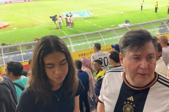 Claudia Scheunemann dan Ralph Scheunemann usai Jerman meraih juara Piala Dunia U-17 2023 di Stadion Manahan Solo Jawa Tengah, Sabtu (2/12/2023)