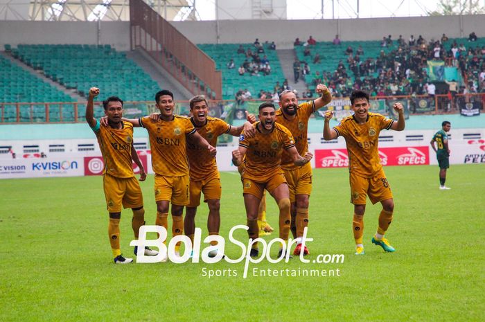 Suasana Pertandingan Persikabo 1973 vs Bhayangkara FC di stadion Wibawa Mukti, Cikarang. Minggu (3/11/2023) sore.