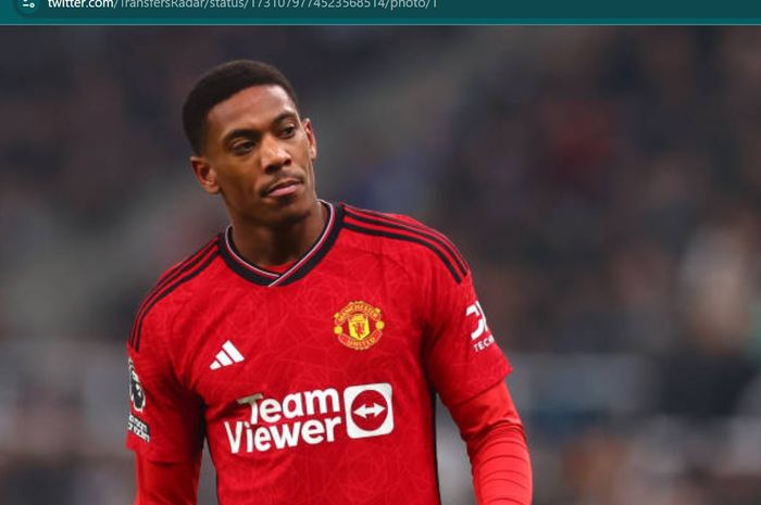 Penyerang Man United, Anthony Martial, sempat terlibat cekcok dengan Erik ten Hag dalam laga melawan Newcastle United.