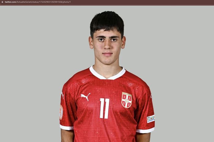 AC Milan berhasil mencuri start sebelum bursa transfer musim dingin dan mendapatkan raksasa muda dari Serbia, Matija Popovic.