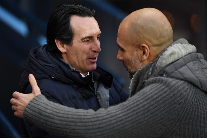 Unai Emery (kiri) saat bertemu Pep Guardiola dalam pertandingan Liga Inggris. Emery bawa Aston Villa kalahkan Man City (6/12/2023), dia anggap kemenangan perdana atas Pep tidak spesial.