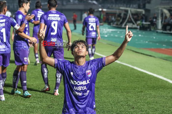 Rifky Dwi Septiawan sedang melakukan selebrasi seusai mencetak gol dalam laga pekan ke-22 Liga 1 2023 antara Persita Tangerang versus Persikabo 1973 di Stadion Indomilk Arena, Tangerang, Banten, Minggu (10/12/2023) malam.