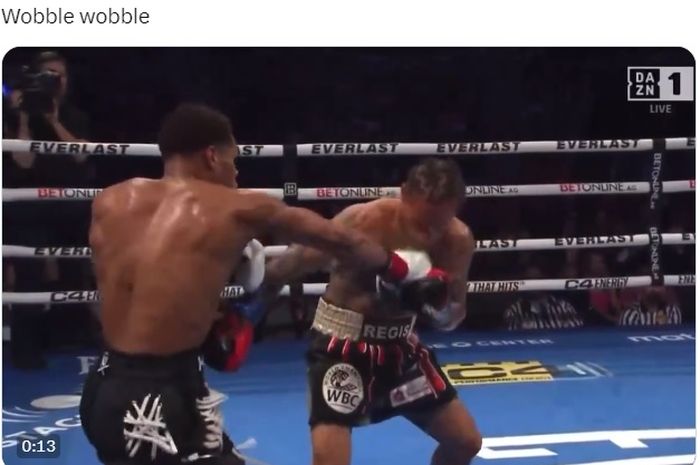 Devin Haney melayangkan bogem mentahnya pada duel tinju kontra Regis Prograis, Sabtu (9/12/2023) atau Minggu waktu Indonesia.