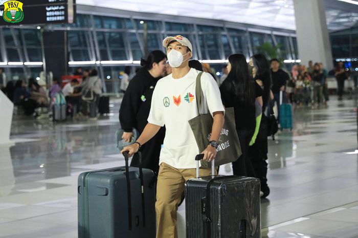 Tunggal putra Indonesia, Jonatan Christie, bersiap untuk berangkat ke Hangzhou, China, untuk BWF World Tour Finals 2023. Tim bulu tangkis Indonesia berangkat pada Sabtu (10/12/2023) dari Bandara Internasional Soekarno-Hatta, Tangerang, Banten.