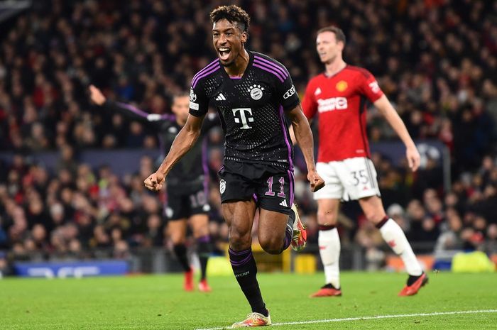 Winger Bayern Muenchen, Kingsley Coman, merayakan gol ke gawang Man United pada matchday ke-6 Liga Champions di Stadion Old Trafford, Selasa (12/12/2023).