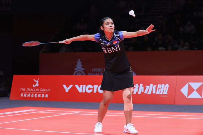 Tunggal putri Indoensia, Gregoria Mariska Tunjung saat berlaga di babak pertama penyisihan Grup A BWF World Tour Finals 2023 di Hangzhou Olympic Sports Centre, Hangzhou, China, Rabu (13/12/2023).