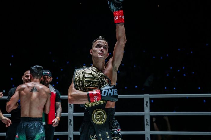 Jonathan Di Bella akan mencoba merebut lagi sabuk juara kelas jerami kickboxing ONE Championship di ONE Friday Fights 68, Sabtu (28/6/2024) di Bangkok.