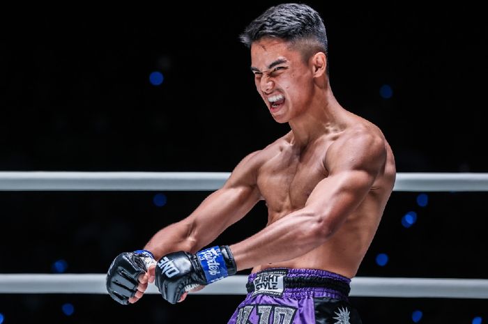 Petarung muda ONE Championship asal Malaysia, Johan Ghazali, bangkit dari kekalahan dan meraih kemenangan KO atas Josue Cruz di ONE 168: Denver, Sabtu (7/9/2024) WIB. 