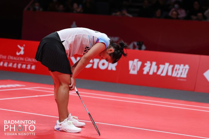 Tunggal putra Indonesia, Gregoria Mariska Tunjung, tertunduk lesu usai menelan kekalahan kedua pada fase grup A BWF World Tour Finals, Kamis, 14 Desember 2023