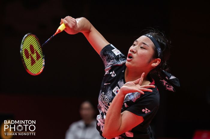 Tunggal putri Korea Selatan, An Se-young, saat tampil pada fase grup BWF World Tour Finals 2023 di Hangzhou Olympic Sports Centre Gymnasium, Hangzhou, China, 14 Desember 2023.