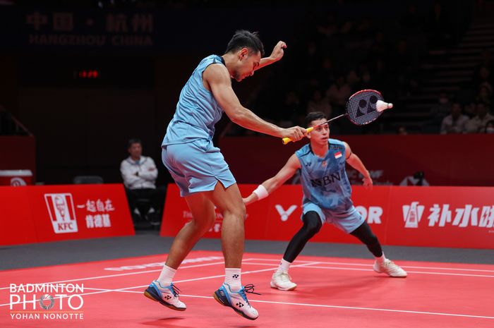 Aksi ganda putra Indonesia, Fajar Alfian/Muhammad Rian Ardianto pada laga terakhir penyisihan grup B BWF World Tour Finals 2023, Jumat (15/12/2023)