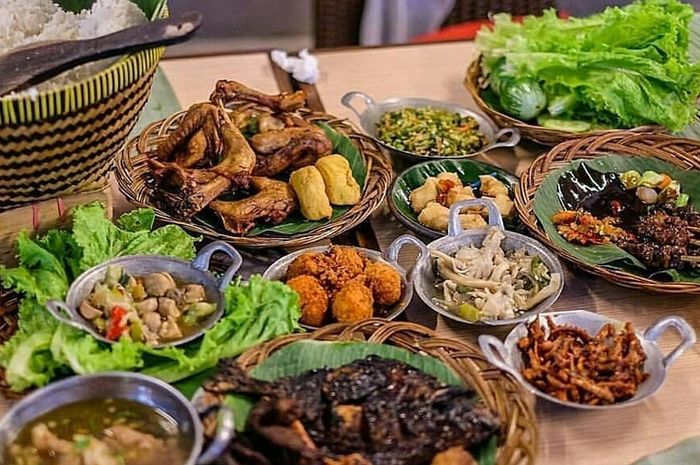 7 Rekomendasi Tempat Makan Keluarga di Bandung dengan Harga Terjangkau dan Menu  Beragam - Semua Halaman - Sajian Sedap