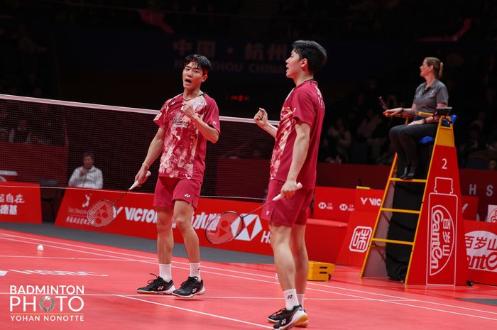 Pasangan ganda putra Korea Selatan, Kang Min-hyuk/Seo Seung-jae, pada laga terakhir grup BWF World Tour Finals 2023 di Hangzhou Olympic Sports Center Gymnasium, Jumat (15/12/2023).