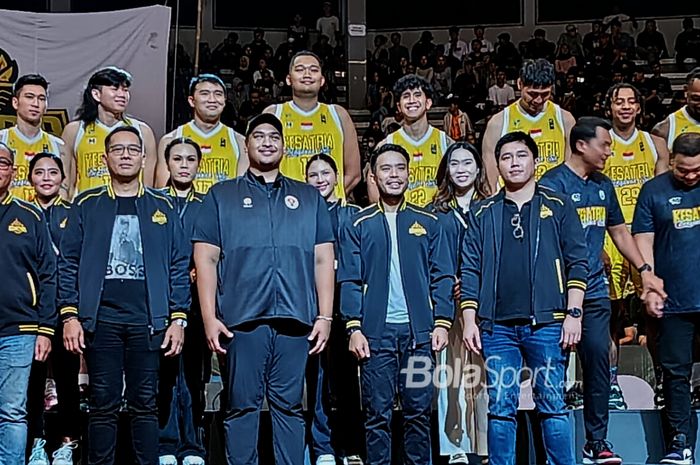 Kontestan anyar IBL, Kesatria Bengawan Solo, secara resmi memperkenalkan roster mereka dalam peluncuran tim di GOR Sritex, Solo, Jawa Tengah, 18 Desember 2023.