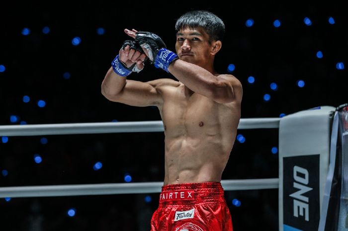 Jagoan kelas terbang ONE Championship yang pernah mengalahkan Eko Roni Saputra, Danny Kingad.