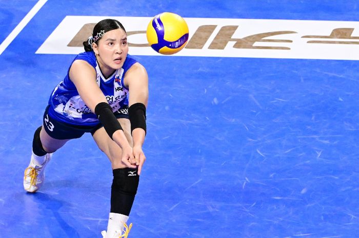 Setter timnas voli putri Thailand, Guedpard Pornpun, saat membela Hwaseong IBK Altos ketika melawan Gwangju AI Peppers Savings Bank pada Liga Voli Korea, Selasa, 19 Desember 2023