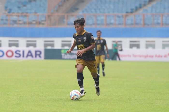 Pemain muda Malut United FC, Rafly Selang, dalam laga kandang kontra Persikab di Stadion Wibawa Mukti, Cikarang, 13 Oktober 2023.