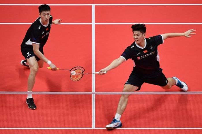 Pasangan ganda putra China, Liu Yu Chen/Ou Xuan Yi, pada laga grup BWF World Tour Finals 2023 di Hangzhou Olympic Sports Center Gymnasium, Kamis (14/12/2023).