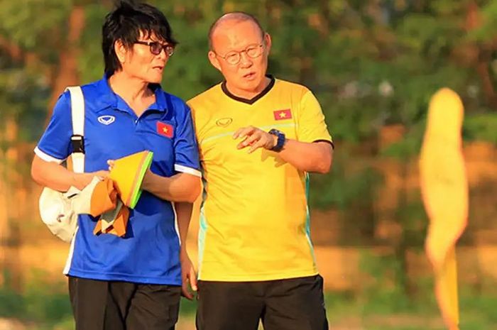 Mantan pelatih Vietnam Park Hang-seo bersama Dokter Tim Vietnam Choi Ju-young