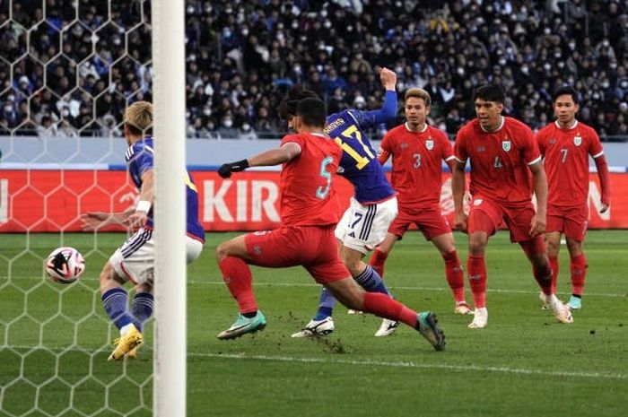 Suasana pertandingan uji coba antara Timnas Jepang dan Timnas Thailand di Stadion Nasional Tokyo, Senin (1/1/2024).