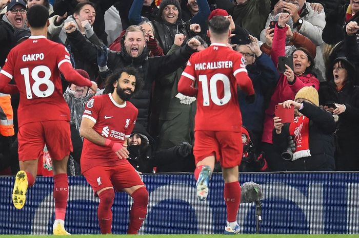 Selebrasi striker Liverpool, Mohamed Salah, usai mencetak gol ke gawang Newcastle United pada pekan ke-20 Liga Inggris 2023-2024, Selasa (2/1/2024) dini hari WIB.