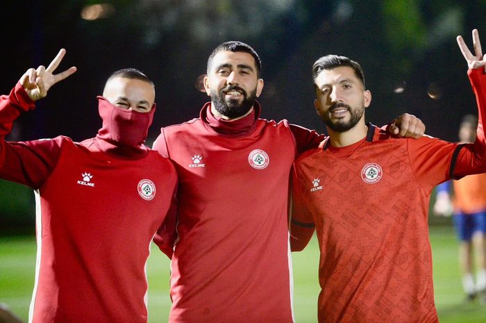 Pemain PSS Slemab Jihad Ayoub membela timnas Lebanon.