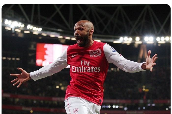 Thierry Henry saat mencetak gol dalam debut keduanya bersama Arsenal.