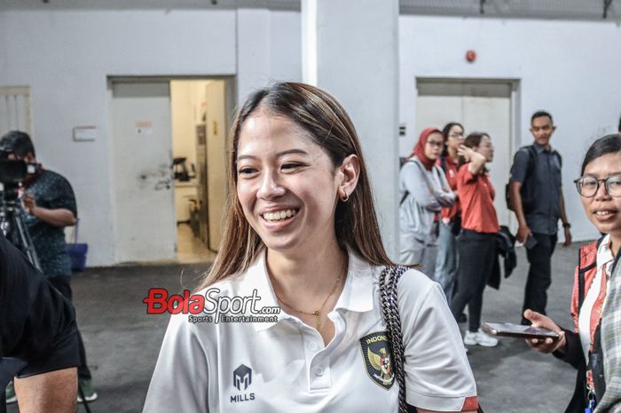 Juru Bicara PT LIB (Liga Indonesia Baru), Sabina Katya, sedang memberikan keterangan kepada awak media di Stadion Utama Gelora Bung Karno, Senayan, Jakarta, Senin (8/1/2024).