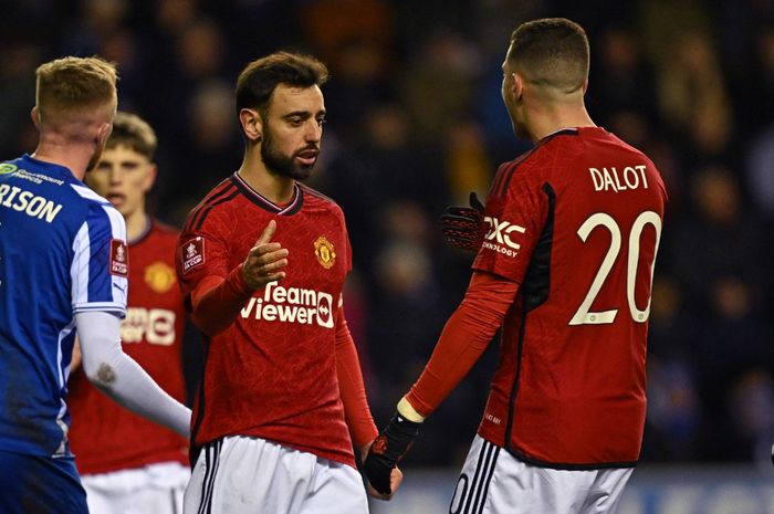 Bruno Fernandes dkk meloloskan Man United ke ronde 4 Piala FA usai kalahkan Wigan Athletic (8/1/2024). Hasil drawing mempertemukan MU dengan klub antah-berantah, sedangkan duel Tottenham vs Man City paling gereget.