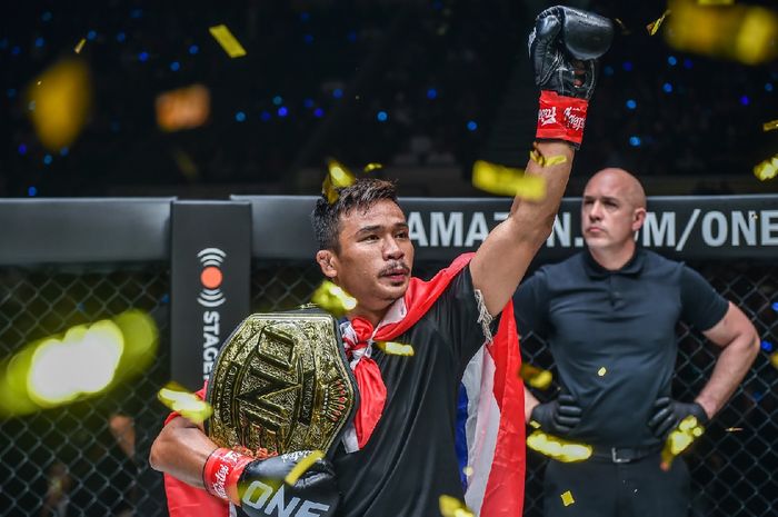 Superlek Kiatmoo9 bakal mencoba mempertahankan sabuk juara kelas terbang kickboxing ONE Championship dengan menghadapi Takeru Segawa di ONE 165 pada 28 Januari 2024.