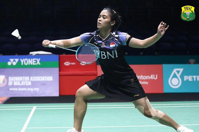 Aksi tunggal putri Indonesia, Gregoria Mariska Tunjung, saat tampil pada babak pertama Malaysia Open 2024 di Axiata Arena, Kuala Lumpur, Malaysia, 10 Januari 2024.