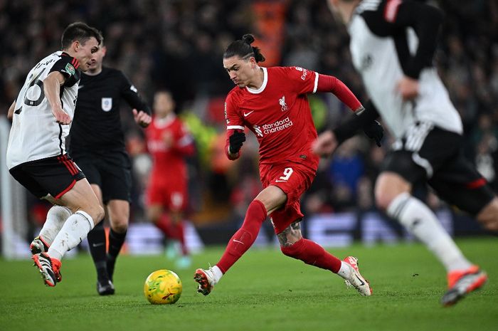 Darwin Nunez menjadi insprirasi kemenangan Liverpool atas Fulham lewat dua assistnya yang membuat tim menang 2-1 pada leg pertama semifinal Piala Liga Inggris 2023-2024.