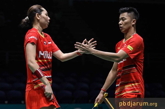 Ganda campuran Indonesia, Dejan Ferdinansyah/Gloria Emanuelle Widjaja saat tampil pada babak 32 besar Malaysia Open 2024 di Axiata Arena, Kuala Lumpur, Malaysia, Rabu (10/1/2024).