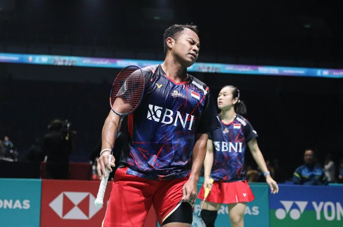 Pasangan ganda campuran Indonesia, Rehan Naufal Kusharjanto/Lisa Ayu Kusumawati pada babak 16 besar Malaysia Open 2024 di Axiata Arena, Kuala Lumpur, Malaysia, Kamis (11/1/2024).