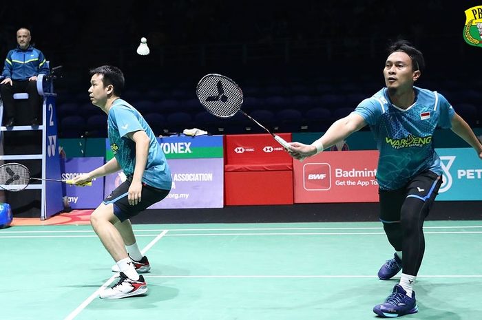 Ganda putra Indonesia, Mohammad Ahsan/Hendra Setiawan, pada babak 32 besar Malaysia Open 2024 di Axiata Arena, Kuala Lumpur, Malaysia, 10 Januari 2024.