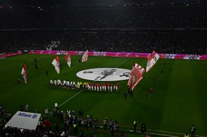 Bayern Muenchen melepas berpulangnya legenda klub Franz Beckenbauer sebelum laga melawan Hoffenheim di Liga Jerman, Jumat (12/1/2024) di Allianz Arena.