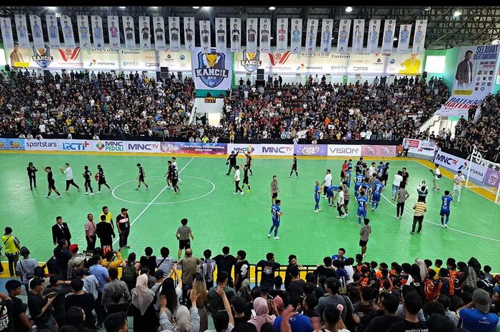 Suasana pertandingan Kancil WHW Kalbar Vs Black Steel Papua 