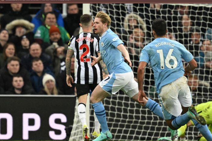 Kevin De Bruyne merayakan golnya untuk Manchester City ke gawang Newcastle United pada matchweek 21 Liga Inggris 2023-2024 di Stadion St. James' Park, Sabtu (13/1/2024).