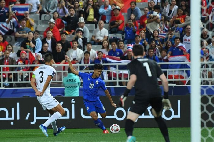 Suasana pertandingan Thailand vs Kirgistan pada lanjutan fase grup Piala Asia 2023, Selasa (16/1/2024).