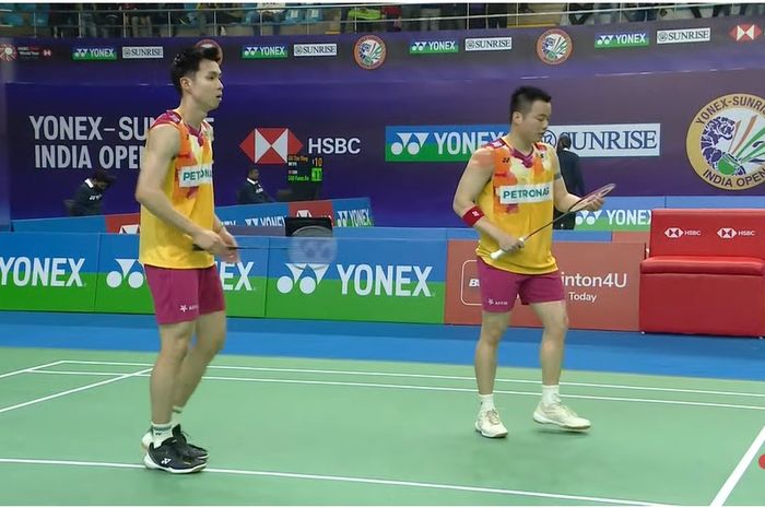 Ganda putra Malaysia, Aaron Chia/Soh Wooi Yik saat berlaga pada babak 32 besar India Open 2024 di K.D Jadhav Indoor Hall, New Delhi, India, Rabu (17/1/2024).