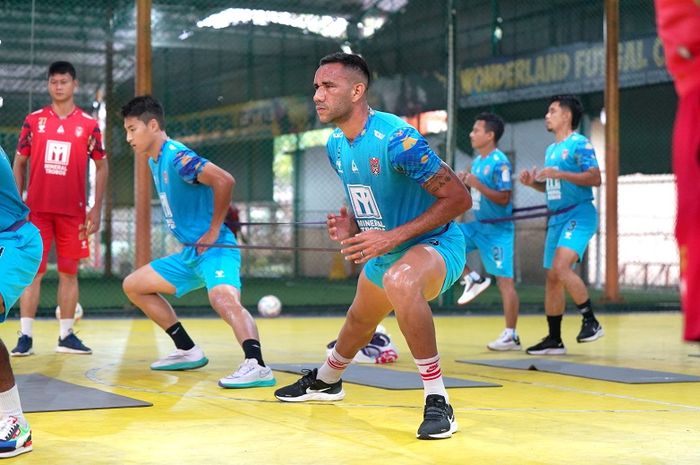 Sesi latihan Malut United menjelang laga Liga 2 kontra FC Bekasi City, Rabu (17/1/2024).