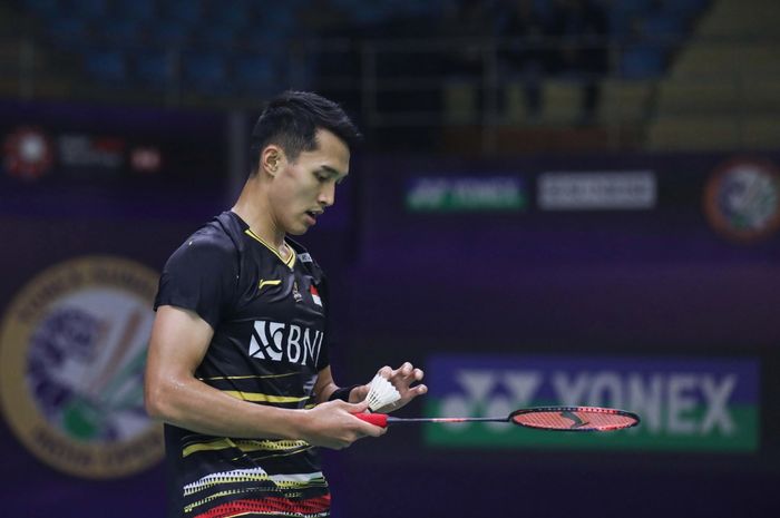 Tunggal putra Indonesia, Jonatan Christie saat beraksi pada babak 32 besar India Open 2024 di K.D Jadhav Indoor Hall, New Delhi, India, Rabu (17/1/2024).