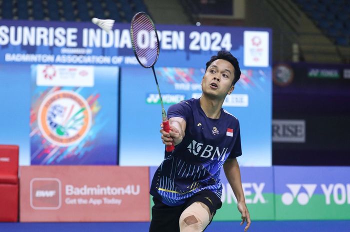 Aksi tunggal putra Indonesia, Anthony Sinisuka Ginting pada babak 32 besar India Open 2024 di K.D Jadhav Indoor Hall, New Delhi, India, Rabu (17/1/2024).