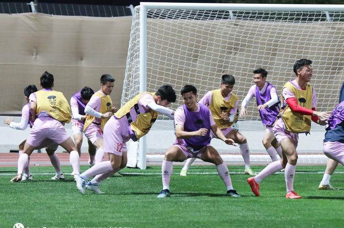 Latihan para pemain Vietnam menjelang laga melawan timnas Indonesia di Piala Asia 2023.