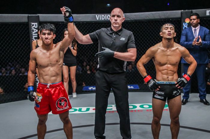 Danny Kingad menang angka mutlak atas Yuya Wakamatsu dalam duel pertama mereka di ONE Championship pada 2018.