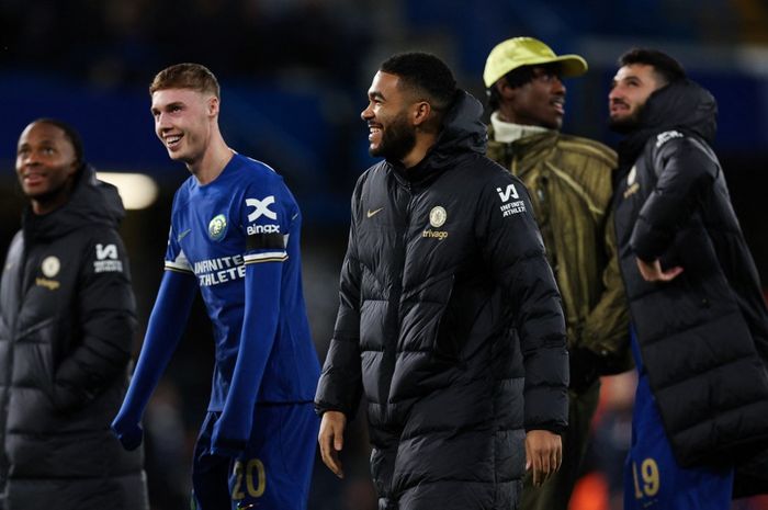 Dua gol Cole Palmer (dua dari kiri) membantu Chelsea lolos ke final Piala Liga Inggris setelah membantai klub Divisi Championship, Middlesbrough (23/1/2024).