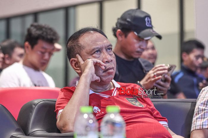 Wakil Ketua Umum PSSI, Zainudin Amali, sedang ikut dalam acara nonton bareng laga timnas Indonesia versus timnas Jepang di GBK Arena, Senayan, Jakarta, Rabu (24/1/2024).