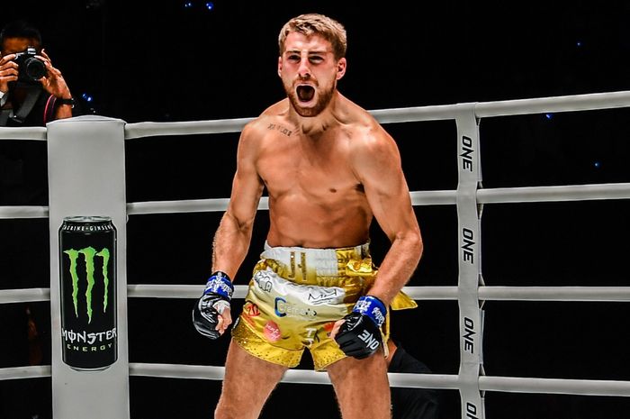 Juara kelas bantam Muay Thai dan kickboxing ONE Championship, Jonathan Haggerty.