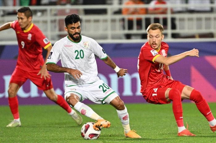 Suasana pertandingan Oman vs Kirgistan pada laga pamungkas Grup F Piala Asia 2023 di Stadion Abdullah bin Khalifa, Doha, Qatar, Kamis (25/1/2024)